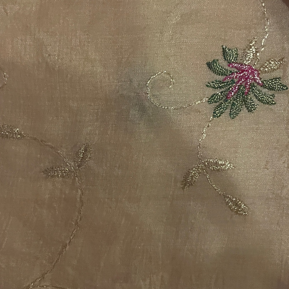 Floral Pink and Gold Silk Saree - Picture 4 of 7